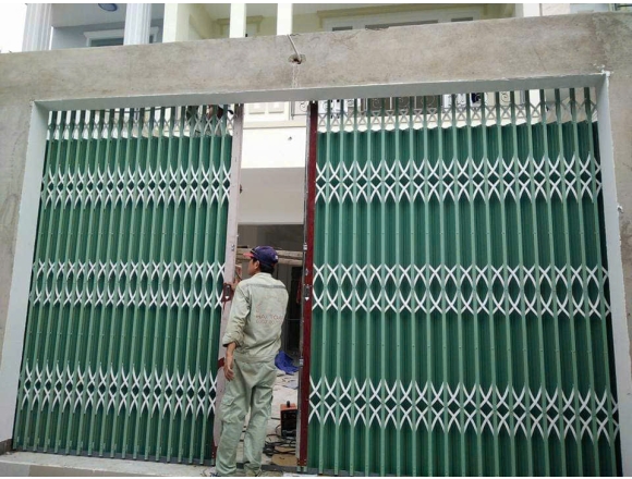 Công trình cửa kéo có lá Long Trường, Quận 9